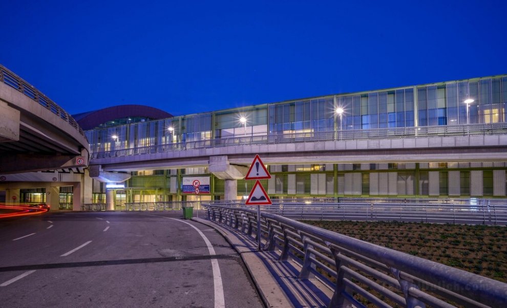Khách sạn Tav Airport Izmir