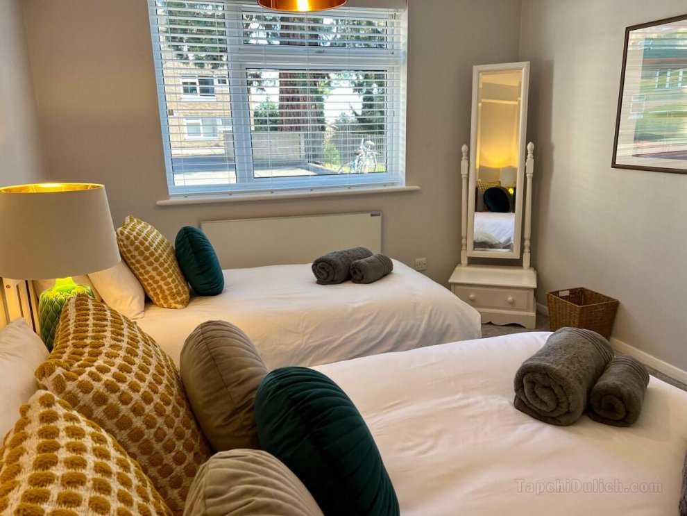 BookedUK: Lovely 2 Bedroom Flat in Hoddesdon