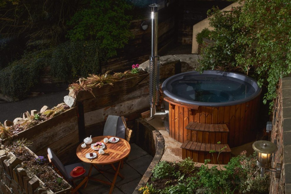 Swallows End – stylish bolthole with hot tub and pool in Dartmoor National Park