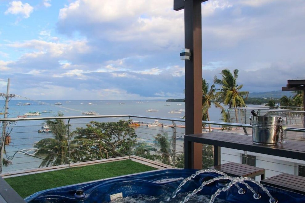 Khách sạn Aira Boracay Beachfront