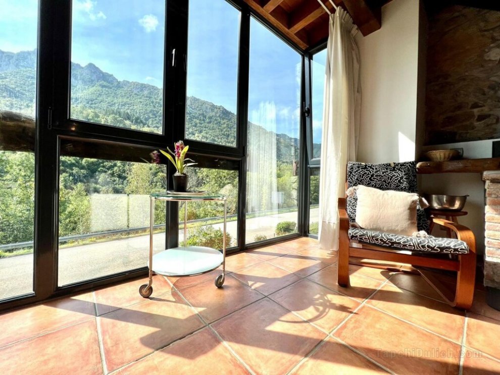 Rural apartment LL with charm, Wifi, fireplace and views in Asturias