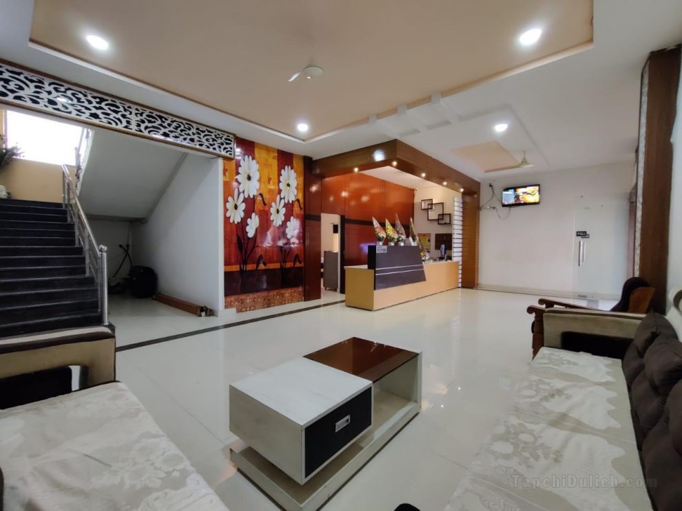 Khách sạn Aditya Jyoti