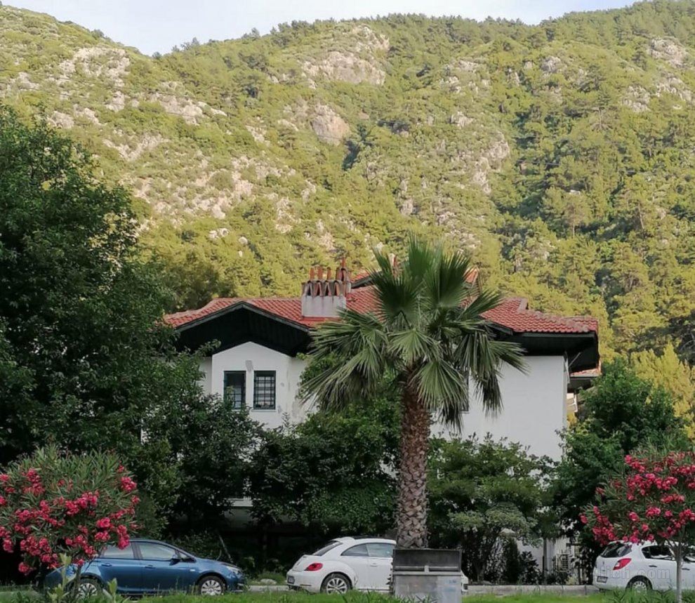 Peaceful Villa with Shared Pool in Marmaris
