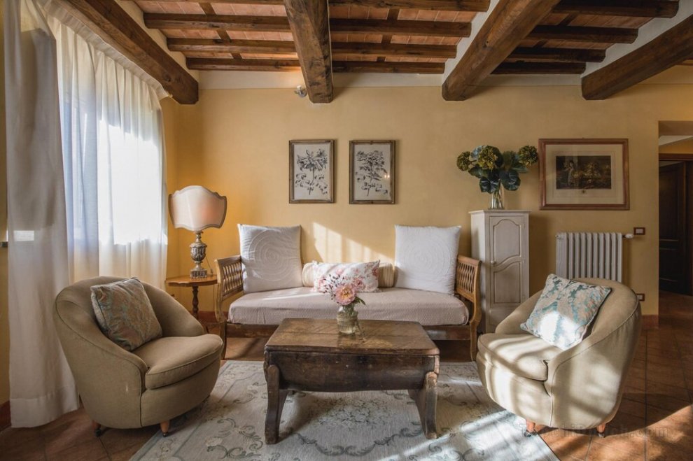 Elisa Farmhouse Apartment in Wine Resort in Lucca