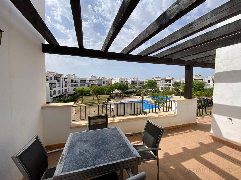 Two bedroom apartment overlooking the pool - CO1421LT