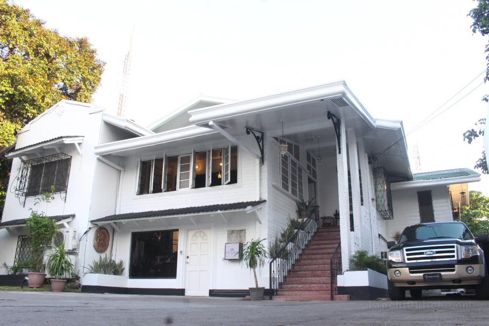 Khách sạn The White Bacolod - Burgos by HometownPH