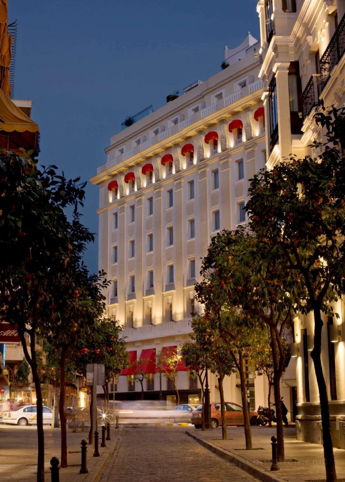 Khách sạn Colon Gran Melia