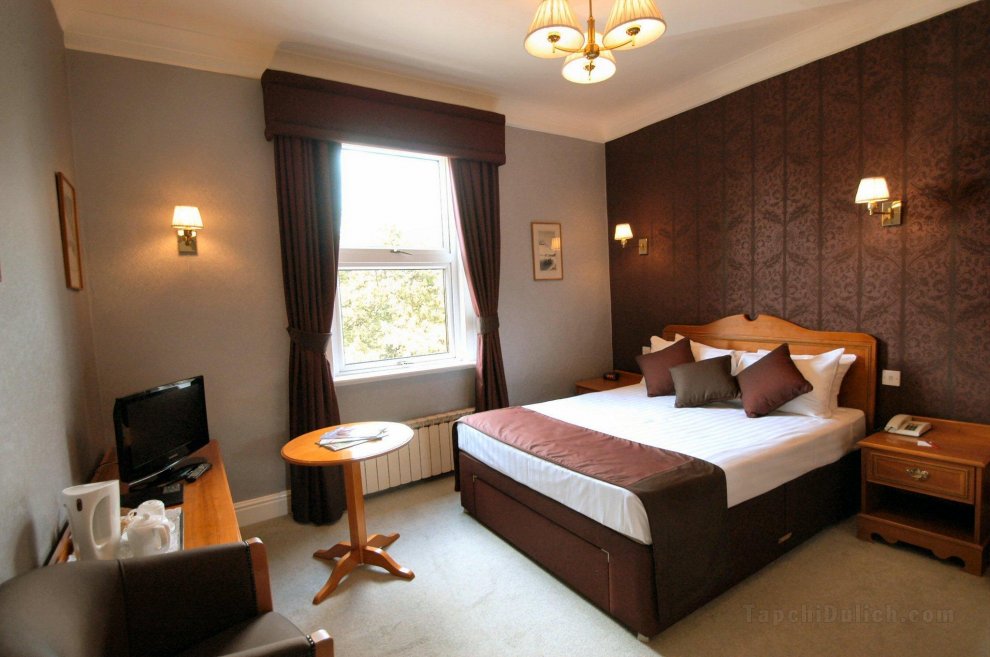 Khách sạn Duxford Lodge