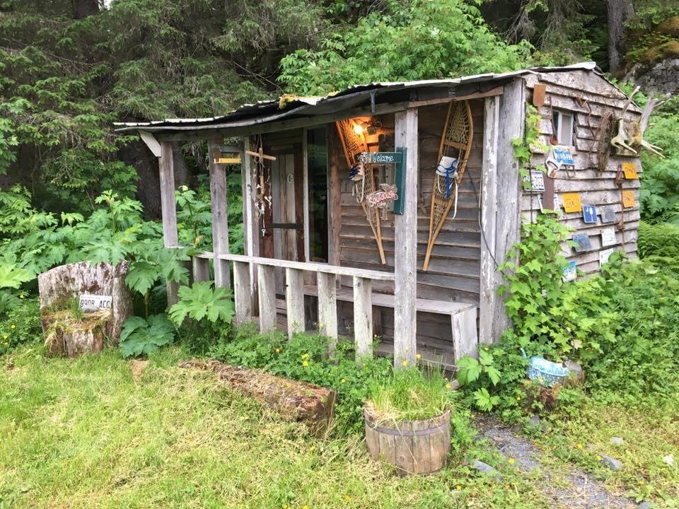 Nauti Otter Inn Cabins and Yurt Village 
