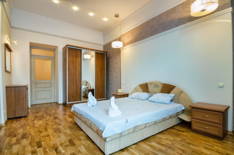 One Bedroom Apartment on Kopernyka 46