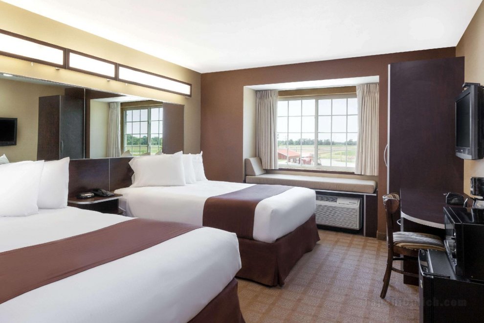 Microtel Inn & Suites by Wyndham Breaux Bridge