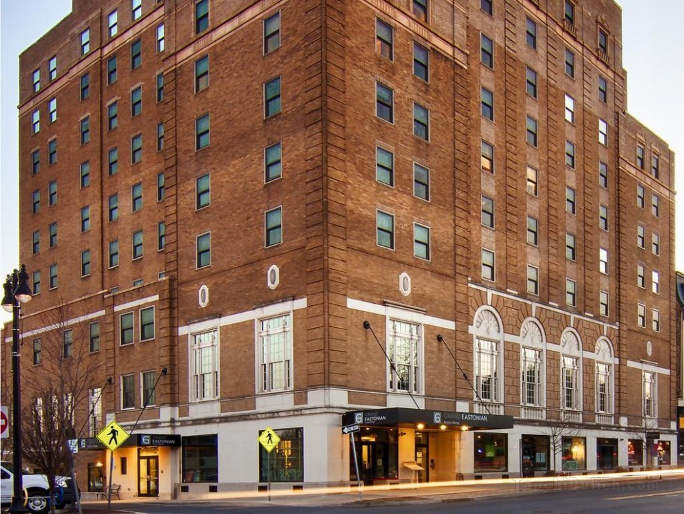 Khách sạn Grand Eastonian & Suites Easton