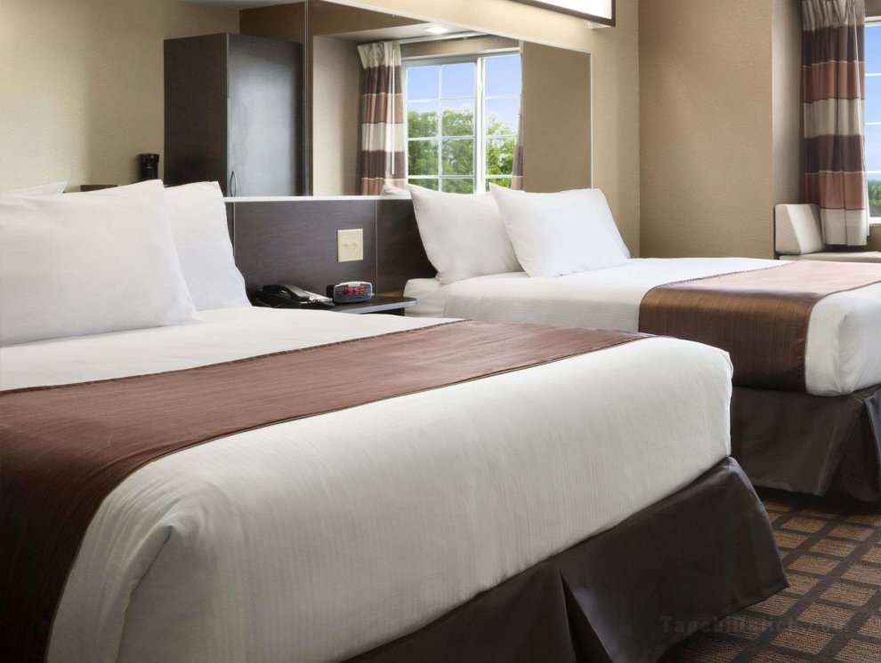 Microtel Inn & Suites by Wyndham Kenedy