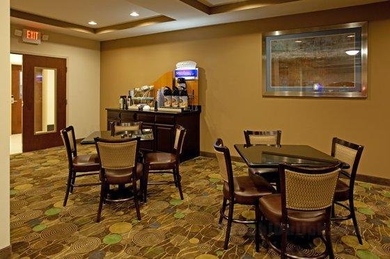 Khách sạn Holiday Inn Express & Suites Hope Mills-Fayetteville Airport