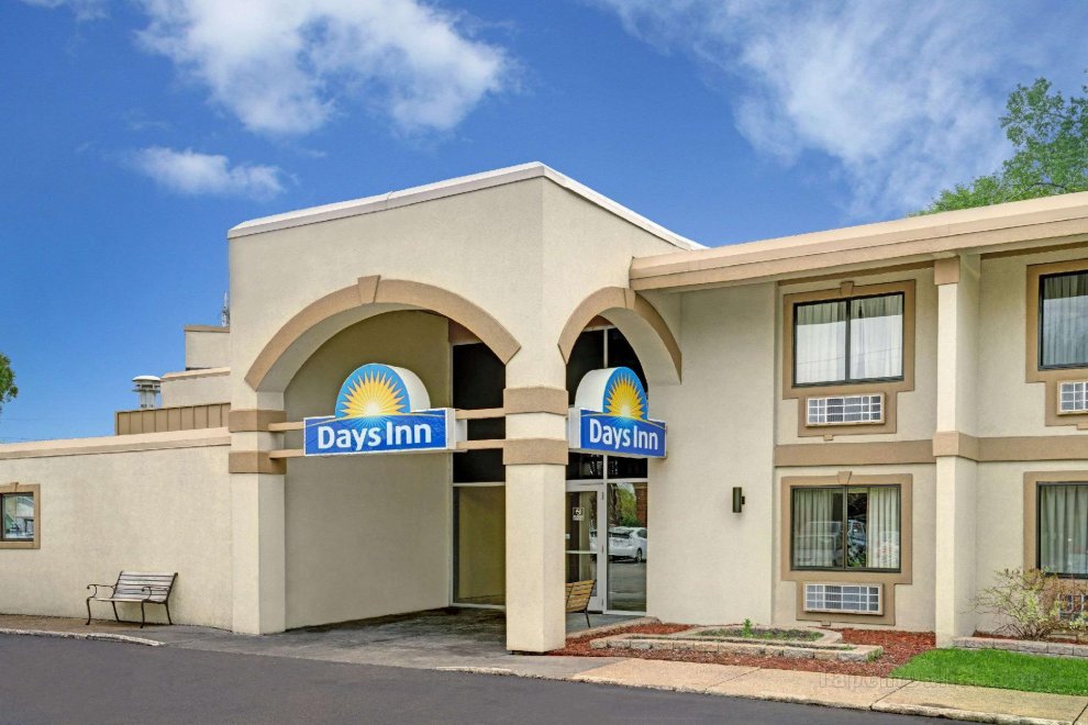 Days Inn by Wyndham Bloomington West