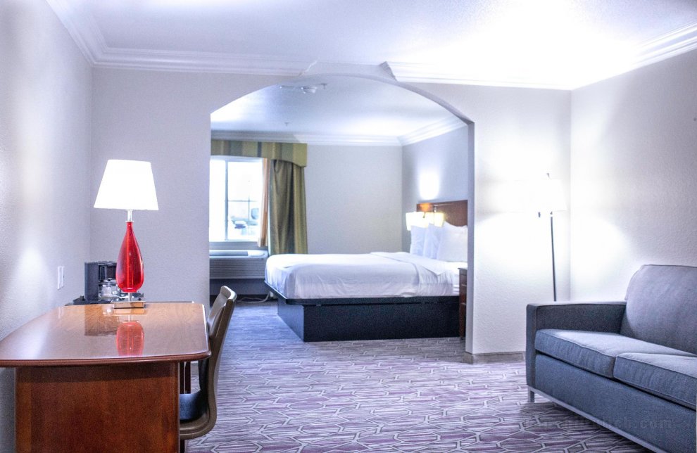 Khách sạn SureStay Plus by Best Western Benbrook Ft Worth