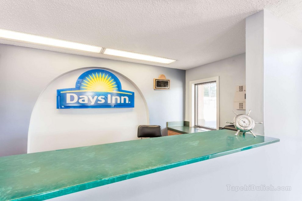 Days Inn by Wyndham Clinton