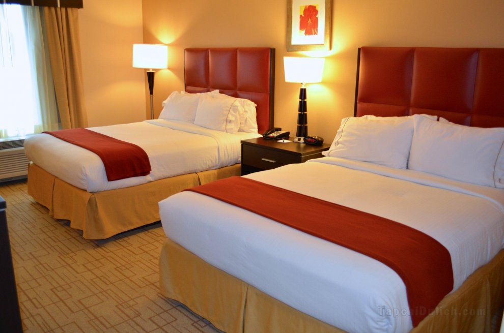 Holiday Inn Express & Suites - Smithfield/Selma