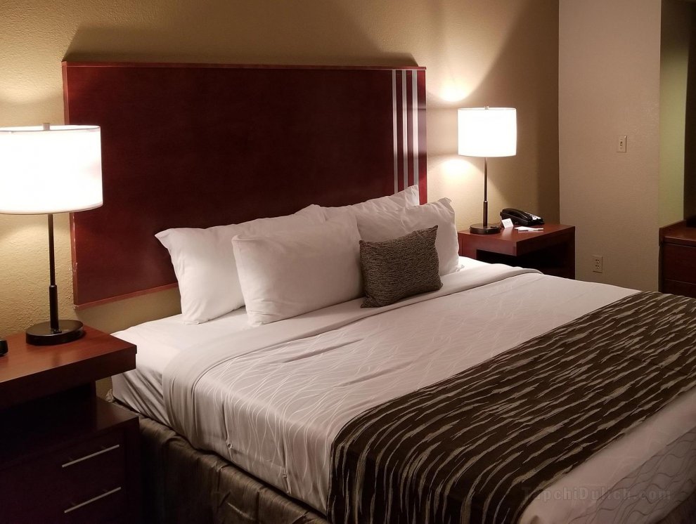 Khách sạn SureStay Plus by Best Western Rocklin