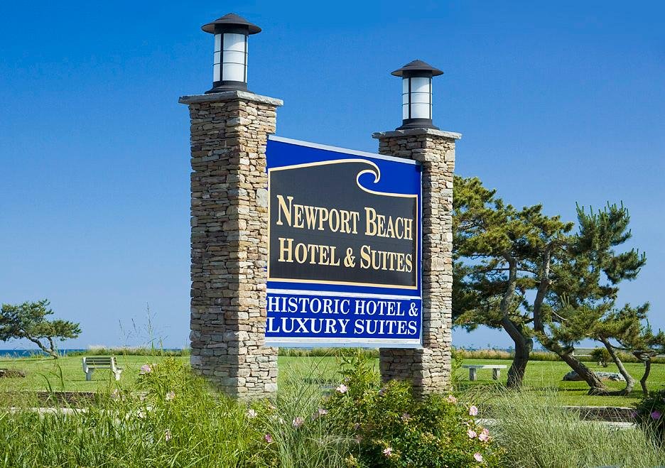 Khách sạn Newport Beach & Suites