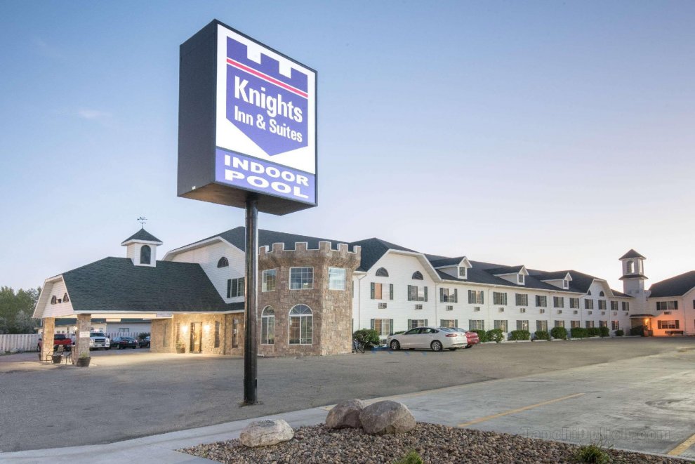 Knights Inn - Grand Forks, ND