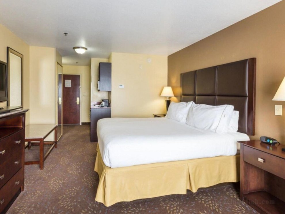 Khách sạn Holiday Inn Express & Suites Hinesville
