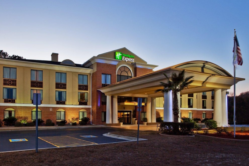 Khách sạn Holiday Inn Express & Suites Hinesville