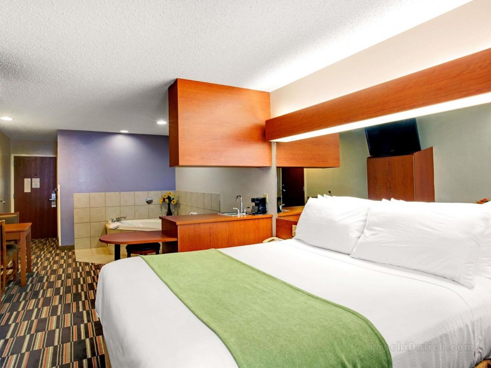Microtel Inn & Suites by Wyndham Cherokee