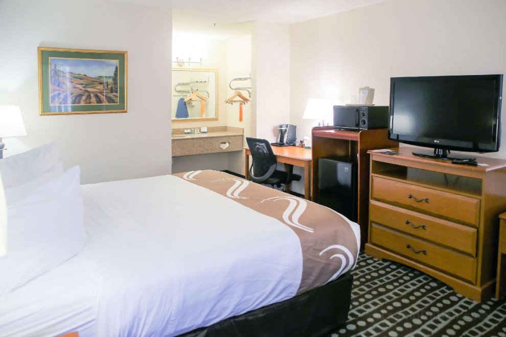 Quality Inn Fayetteville near Historic Downtown Square