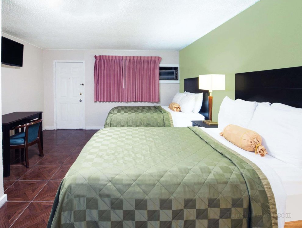 Knights Inn & Suites Eagle Pass