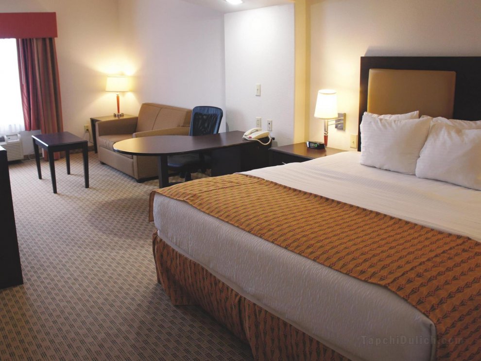 La Quinta Inn & Suites by Wyndham Orange
