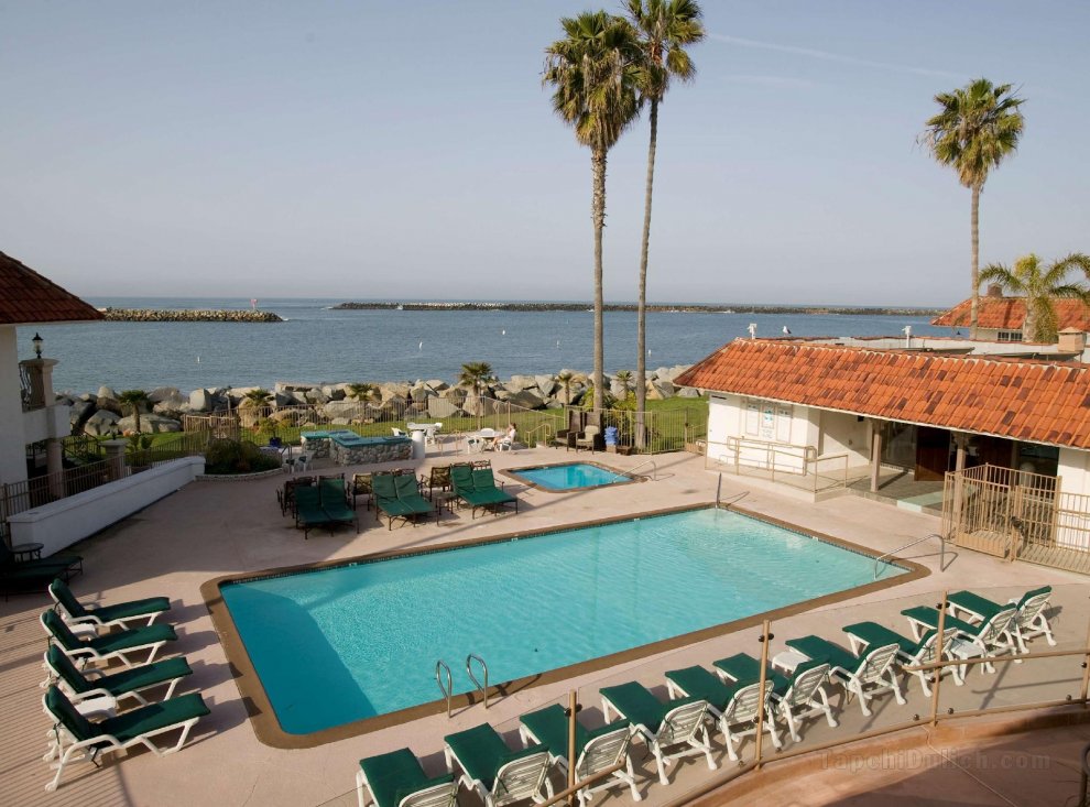 Khách sạn Oceanside Marina Suites - A Waterfront