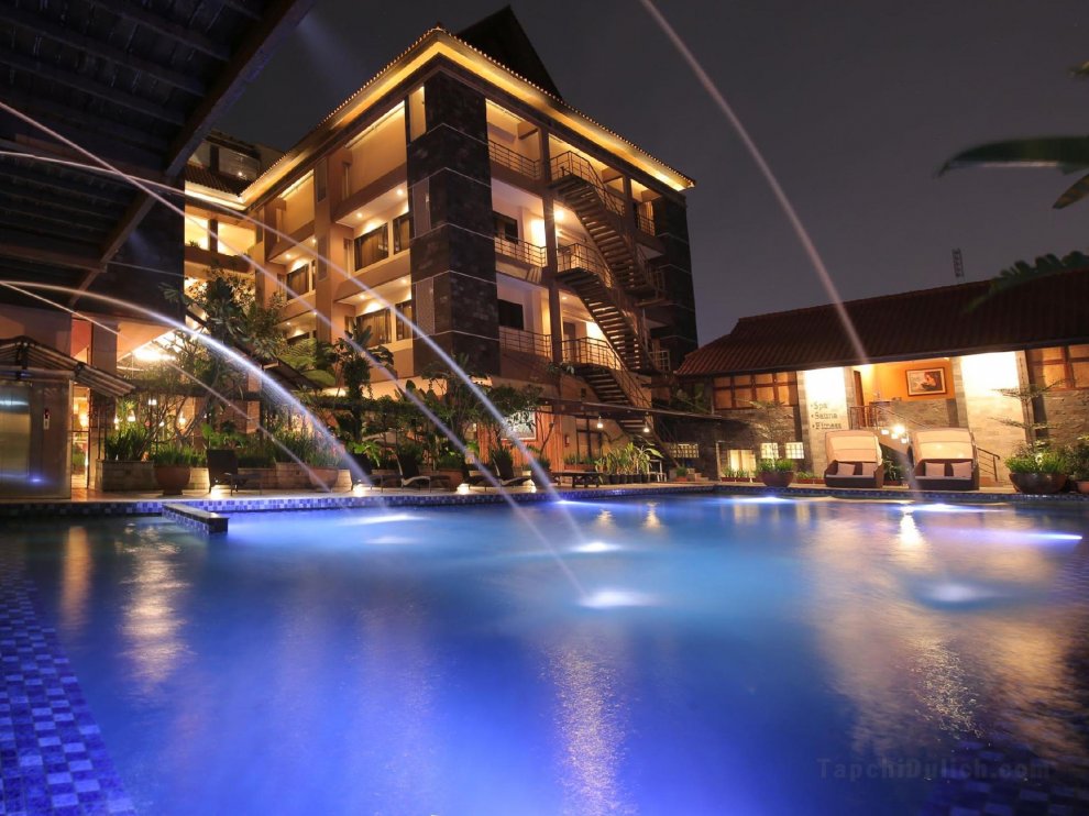 Khách sạn Bali World