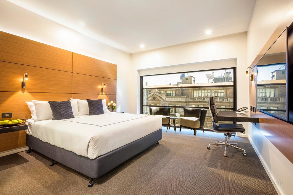 Holiday Inn Melbourne on Flinders