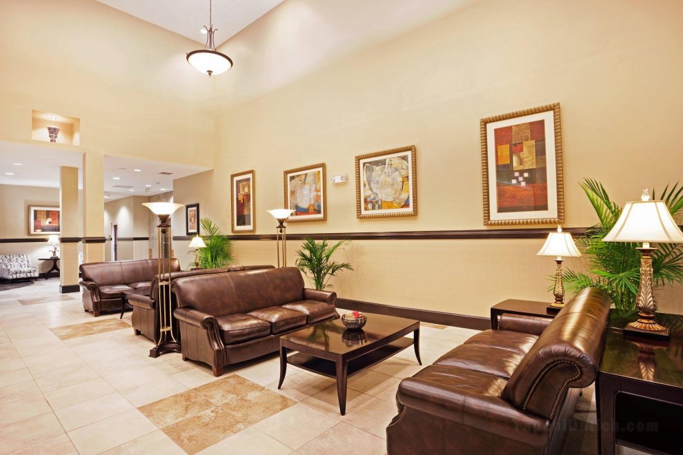 Khách sạn Holiday Inn & Suites Beaufort at Highway 21