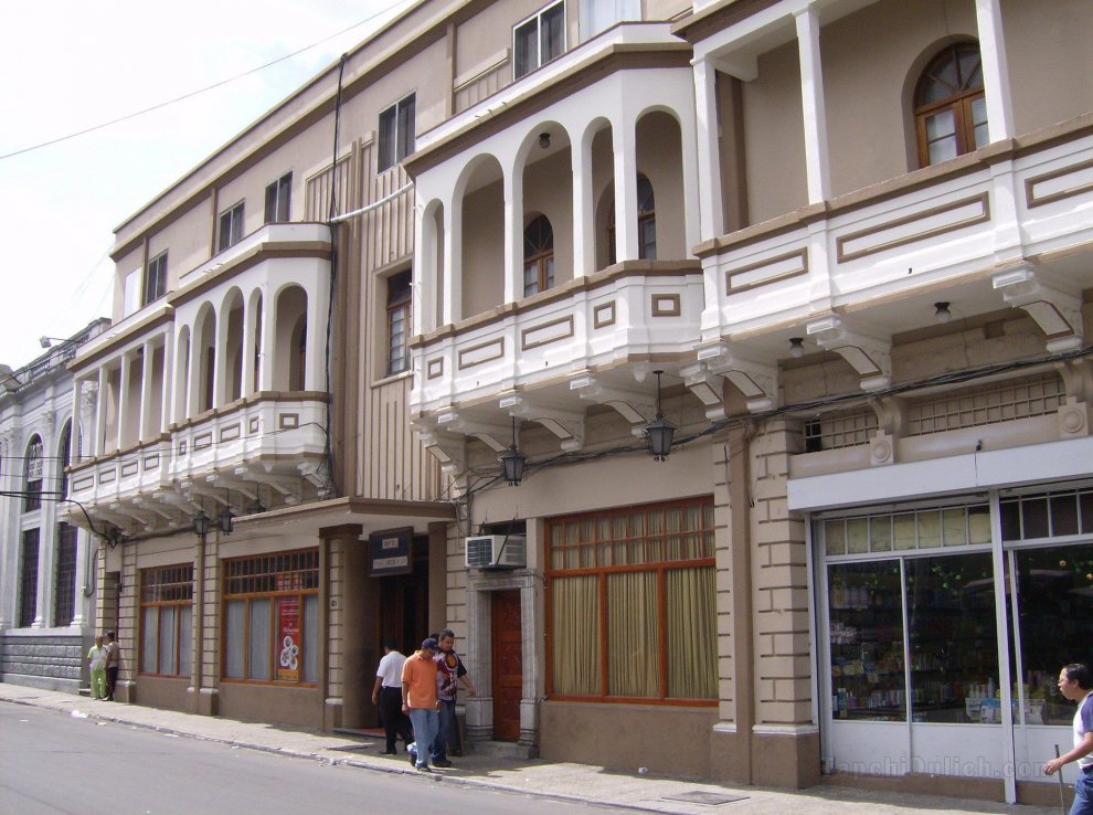 Khách sạn Panamerican