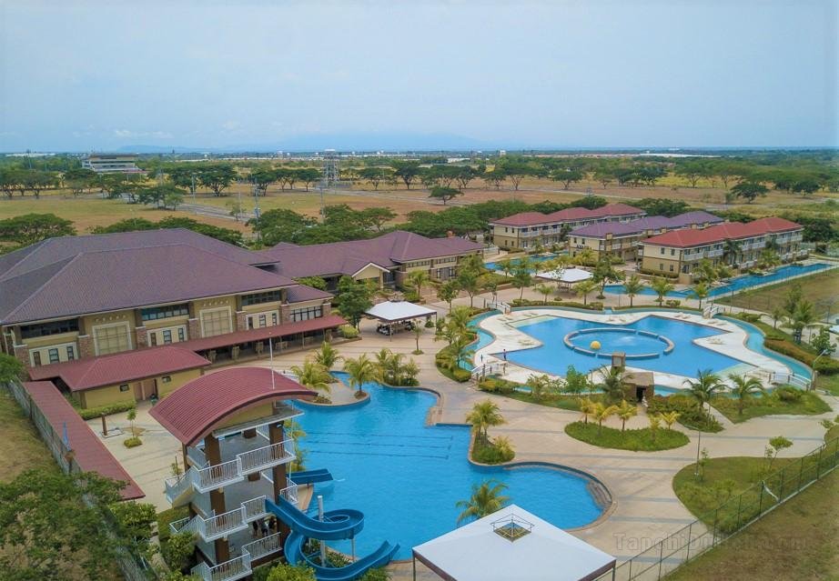 Aquamira Resort