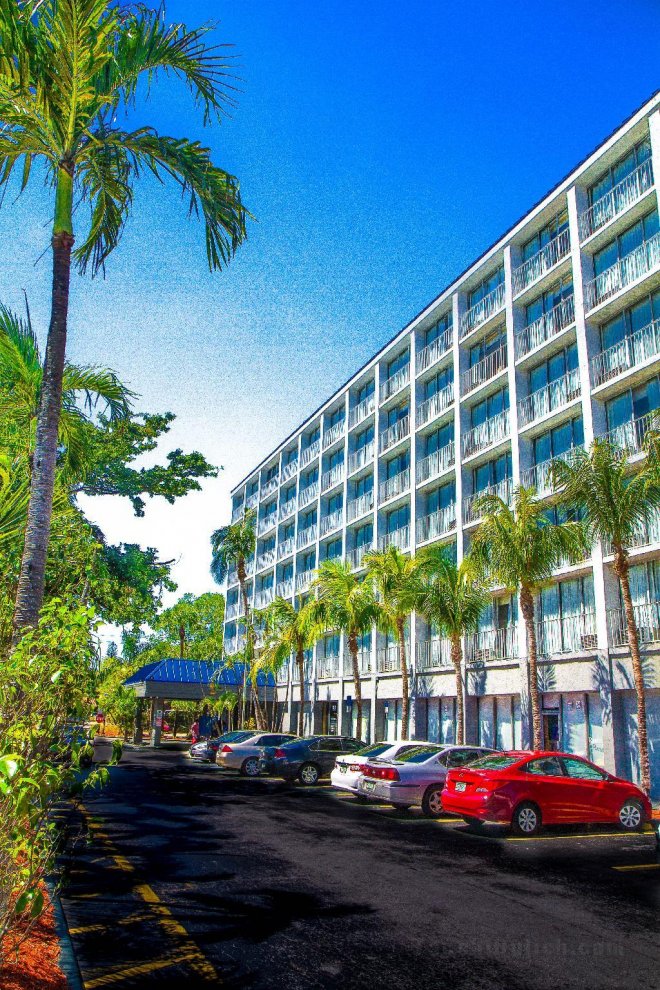 North Miami Beach Gardens Inn & Suites - Adults Only