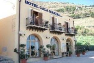 Khách sạn Cala Marina