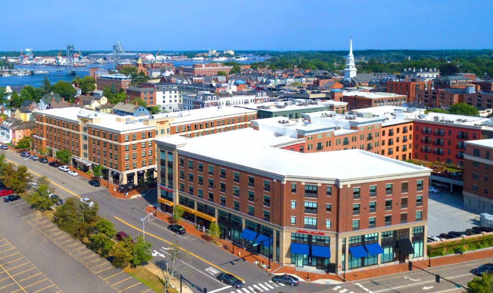 Hampton Inn and Suites Portsmouth Downtown