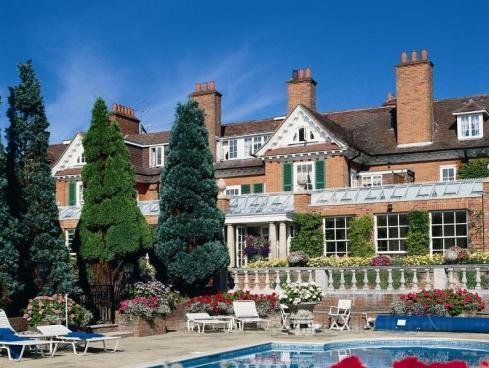 Khách sạn Chewton Glen - an Iconic Luxury