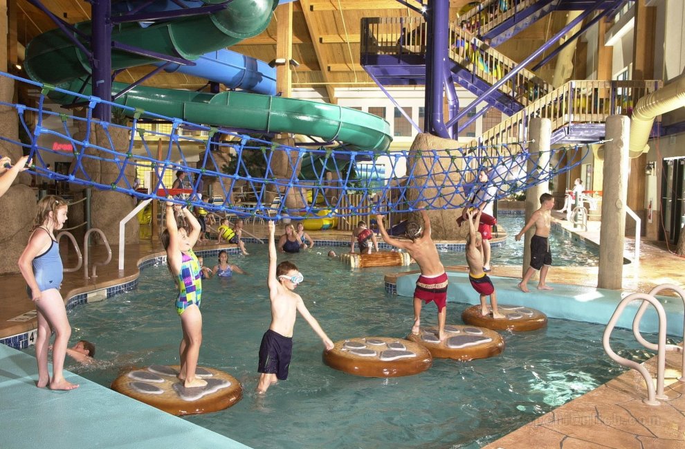 Tundra Lodge Resort - Waterpark and Conference C