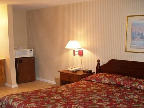 Red Carpet Inn & Suites New Milford