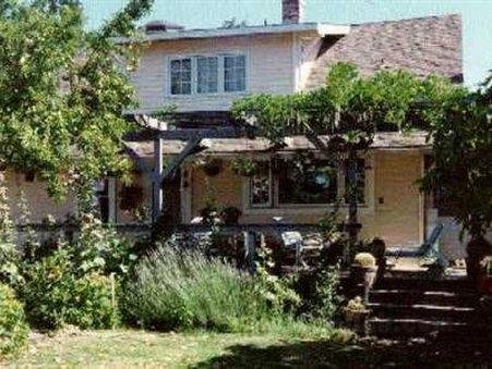 HOLLYHOCK COUNTRY HOUSE - BED AND BREAKFAST - ADULTS ONLY