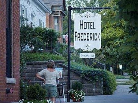 Khách sạn FREDERICK - BED AND BREAKFAST