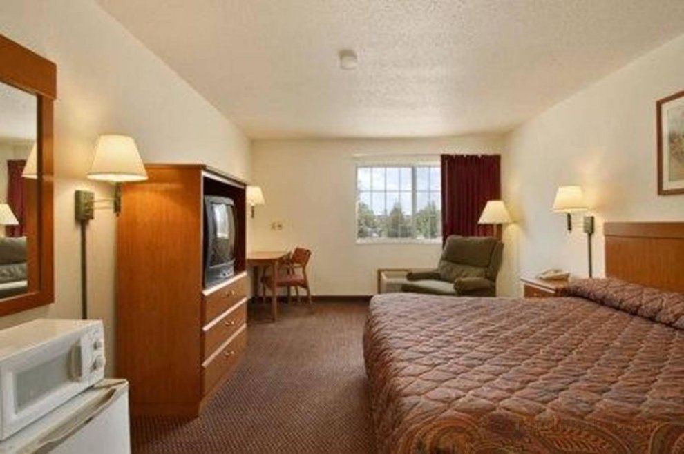WAMEGO INN AND SUITES