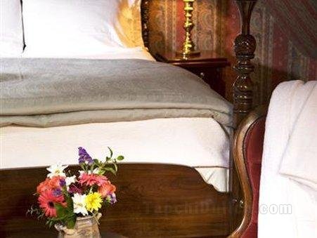 HILLBROOK INN & SPA BED AND BREAKFAST - ADULT ONLY