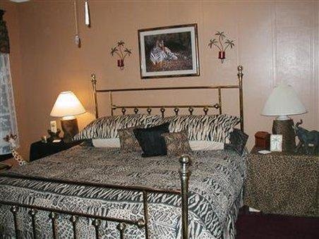 SILK STOCKING ROW - BED AND BREAKFAST - ADULTS ONLY