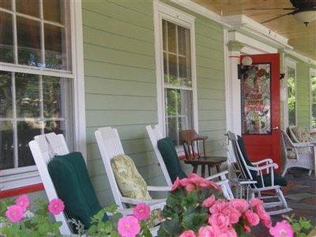 THE RED HOOK COUNTRY INN - BED AND BREAKFAST