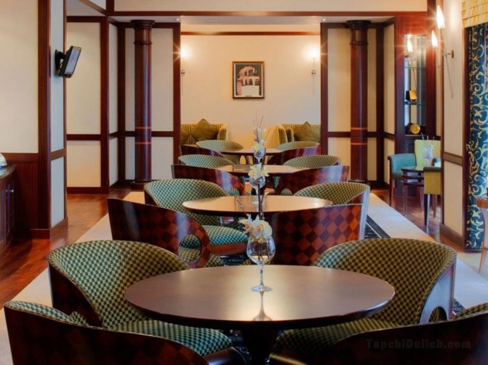 Khách sạn Dusit Thani Dubai